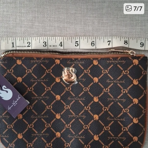 Gloria Vanderbilt Wristlet - Picture 5 of 7